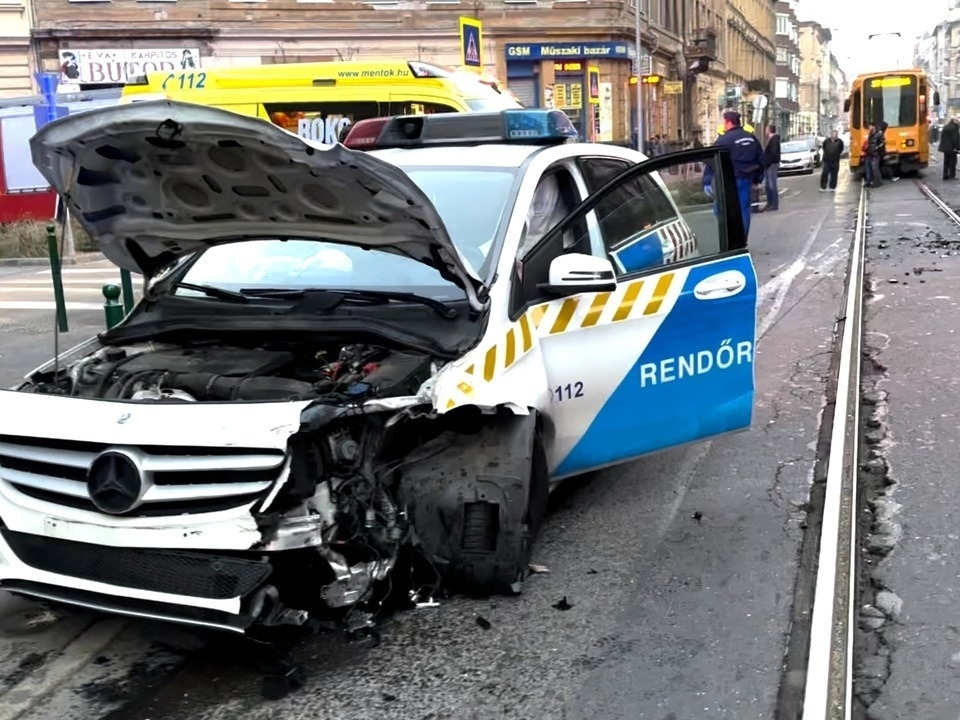 suv police car accident budapest