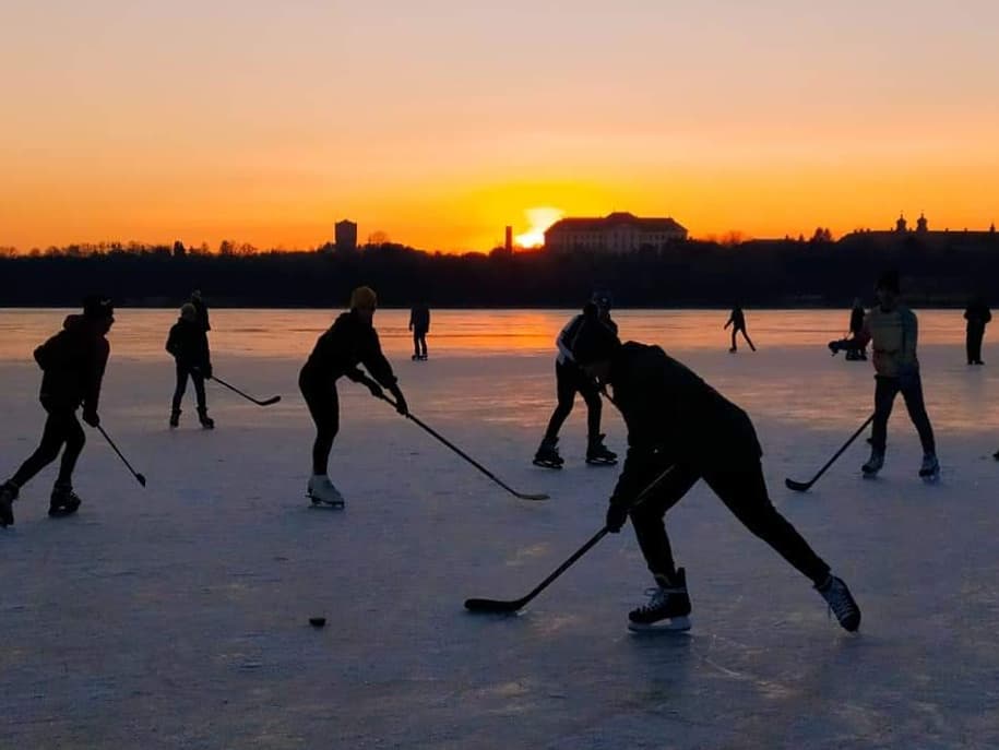 tata old lake winter skating