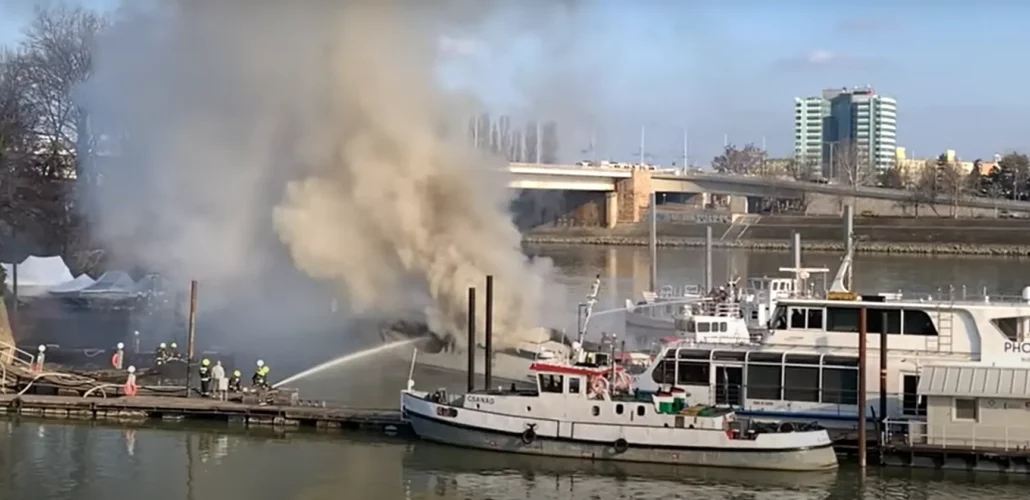قارب بودابست في النار