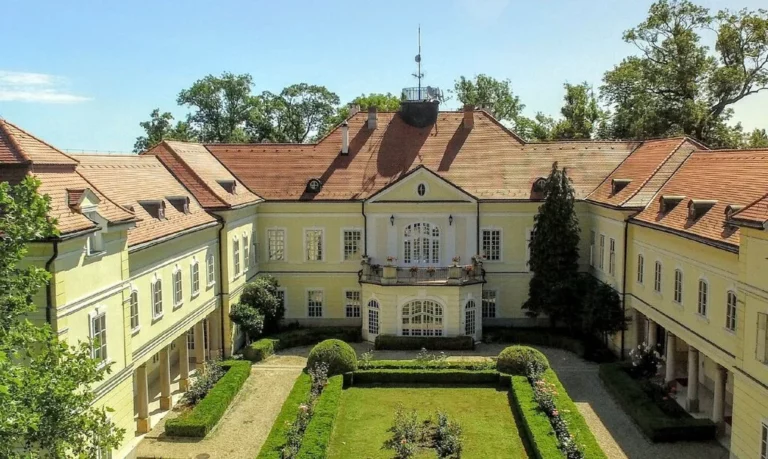 Castle Hotel Szidónia building Heritage Awards (2)