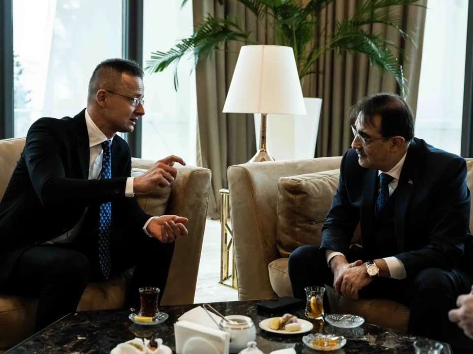 अज़रबैजान में विदेश मंत्री सिज्जार्तो