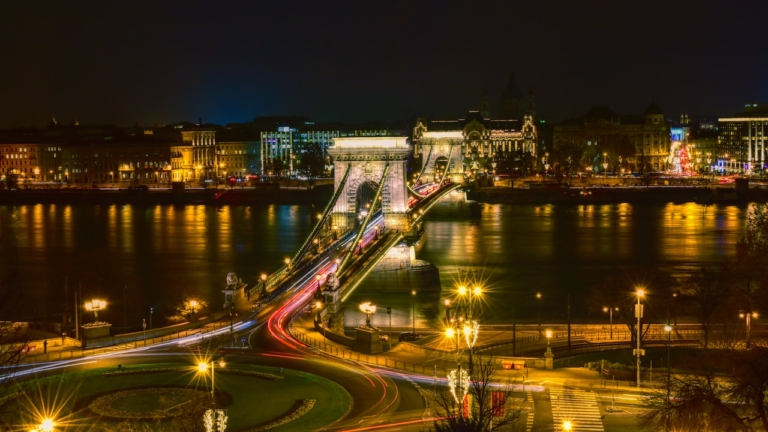 budapest night chain bridge buda