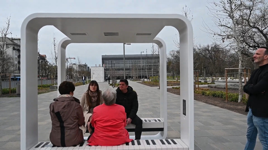 musical smartbench parque de la ciudad de budapest