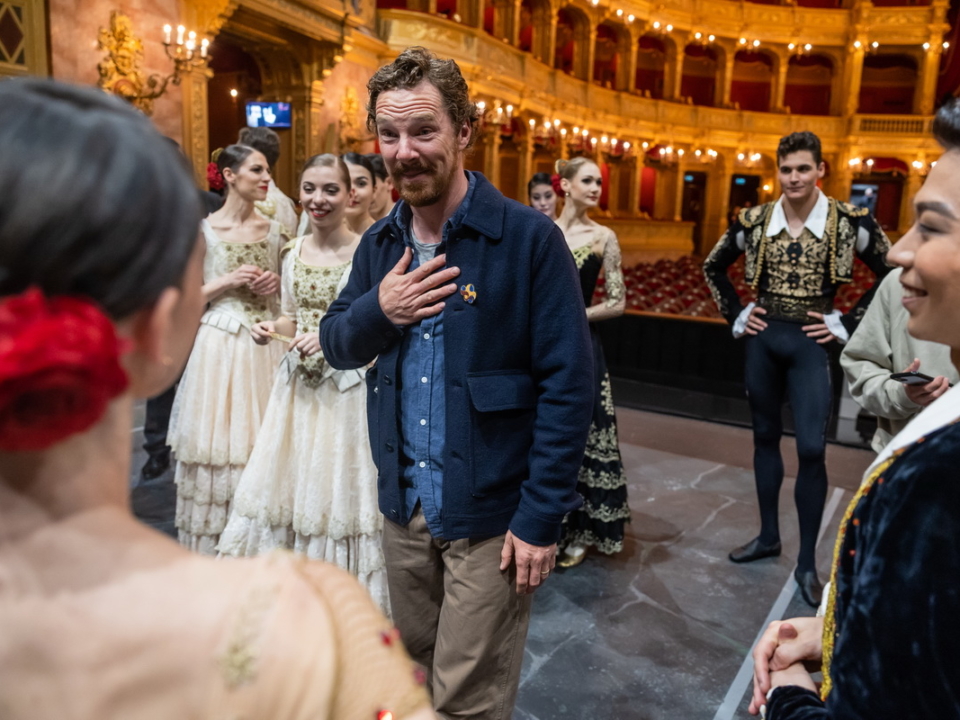 演員本尼迪克特康伯巴奇對匈牙利國家歌劇院印象深刻