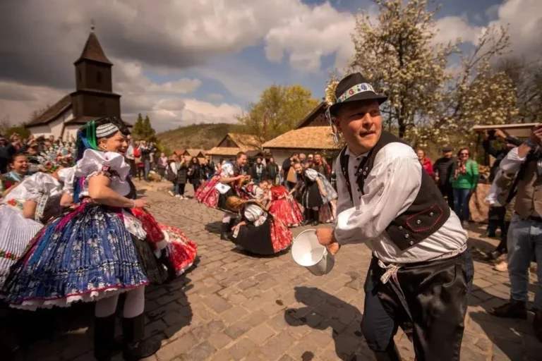 Easter tradition sprinkling Hollókő