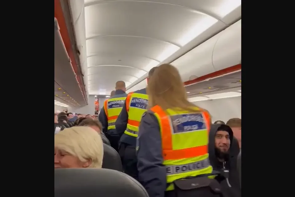 Hungarian police stormed EasyJet plane