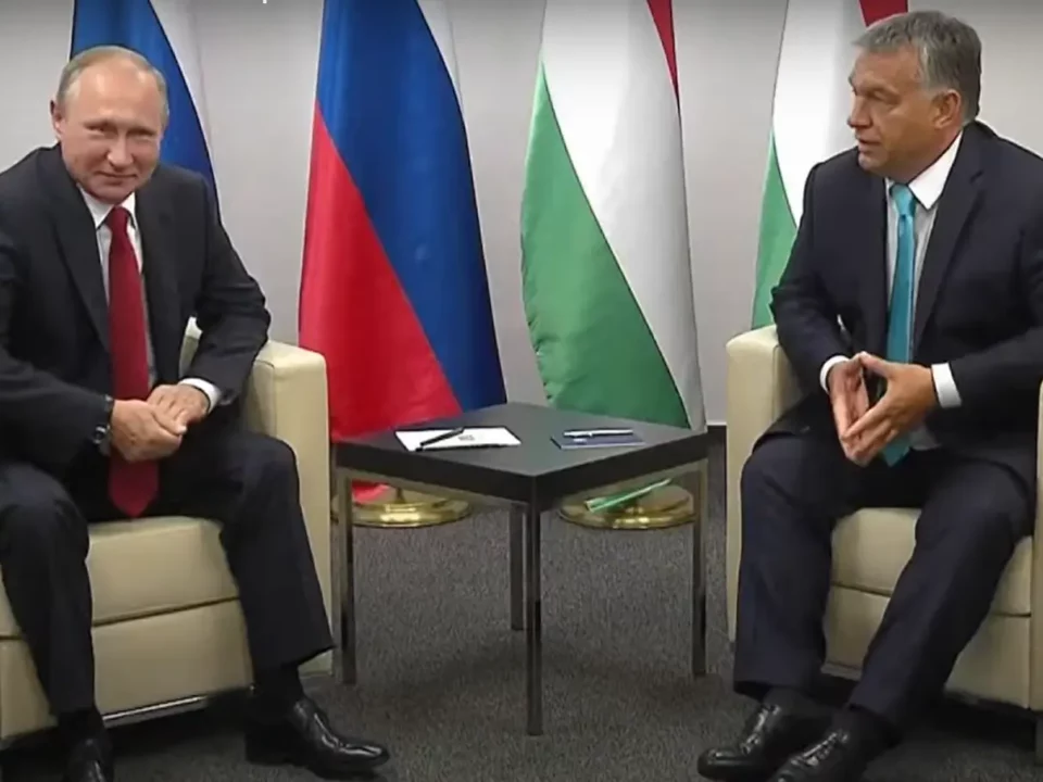 Putin Orbán Rusko korupce maďarština