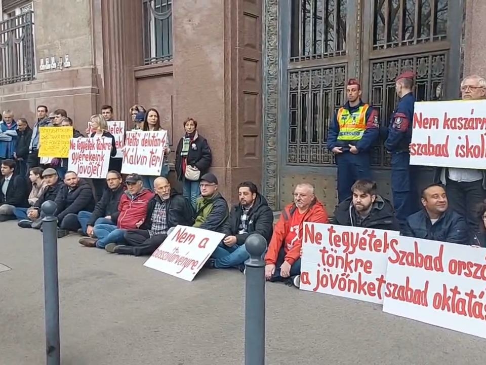 протест против образования в Венгрии