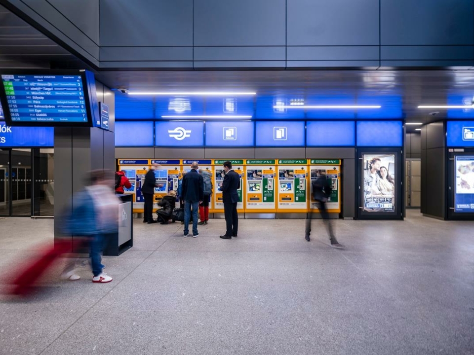 New passenger centre opened at Keleti station