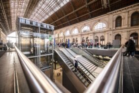 New passenger centre opened at Keleti station