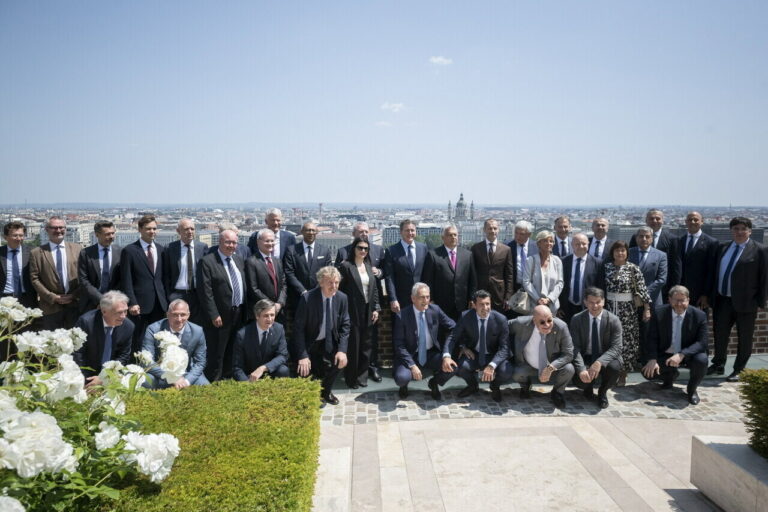 غداء عيد ميلاد orbán uefa