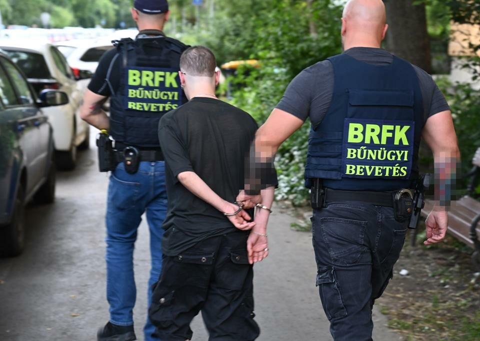 Полиция Венгрии занимается контрабандой наркотиков.