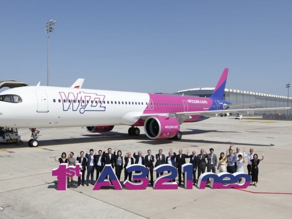 WIZZ_first_chinese_Airbus_A321neo_avión