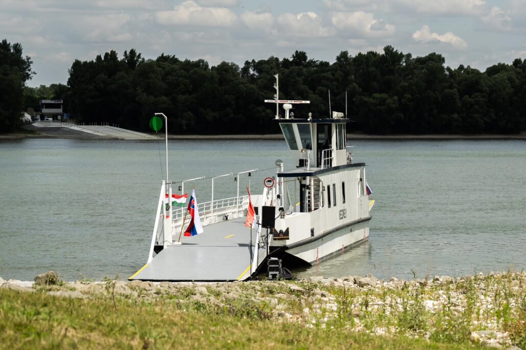 slovakia hungary ferry