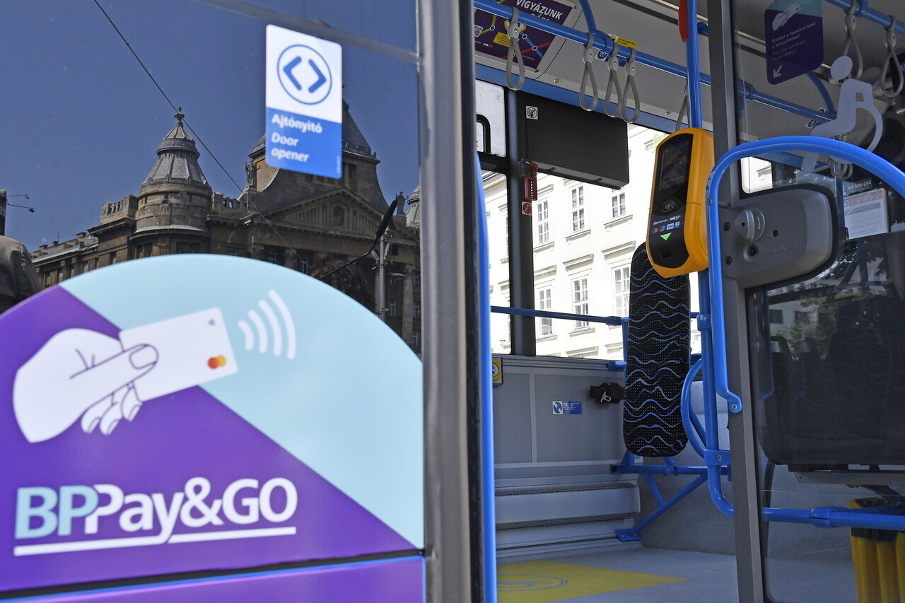 new digital ticketing system budapest 100e bus