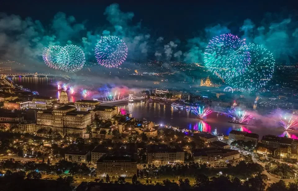 الألعاب النارية في بودابست 20 أغسطس