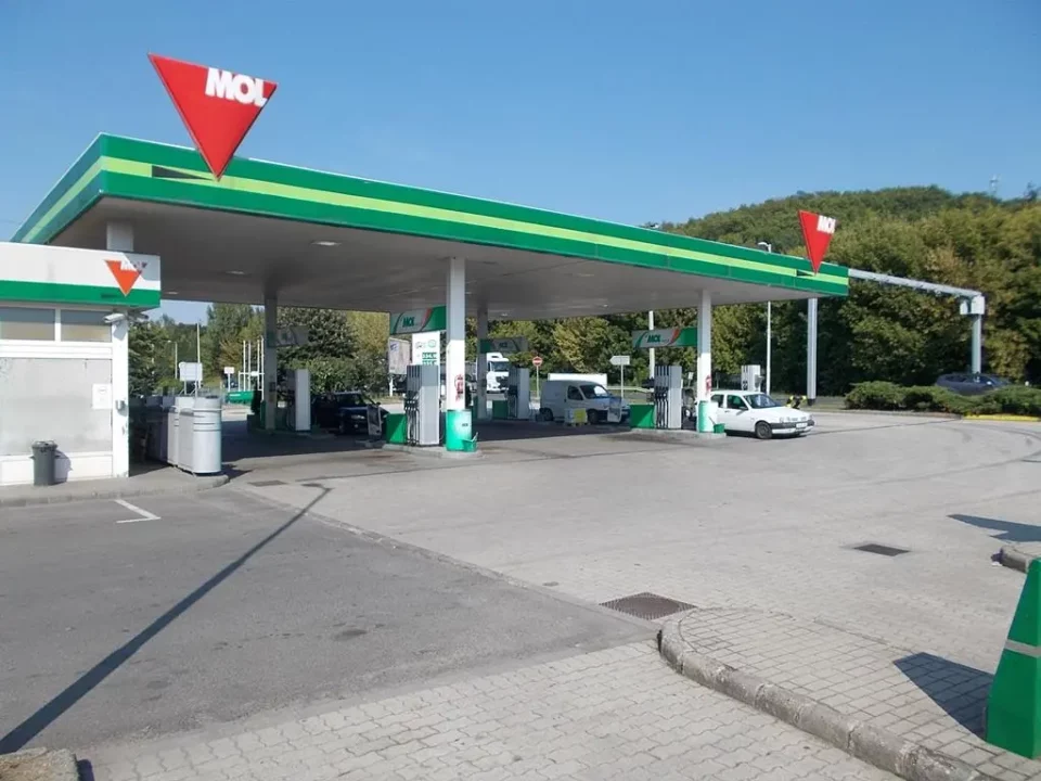 estación de combustible MOL