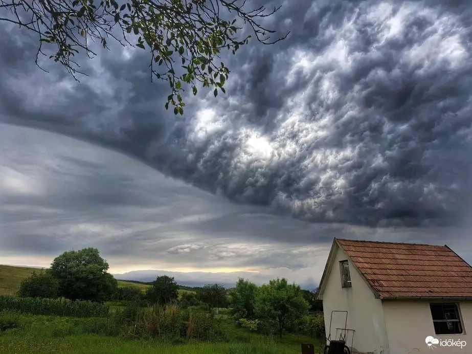 Vrijeme Mađarska Kanadski dim Saharski oblaci prašine