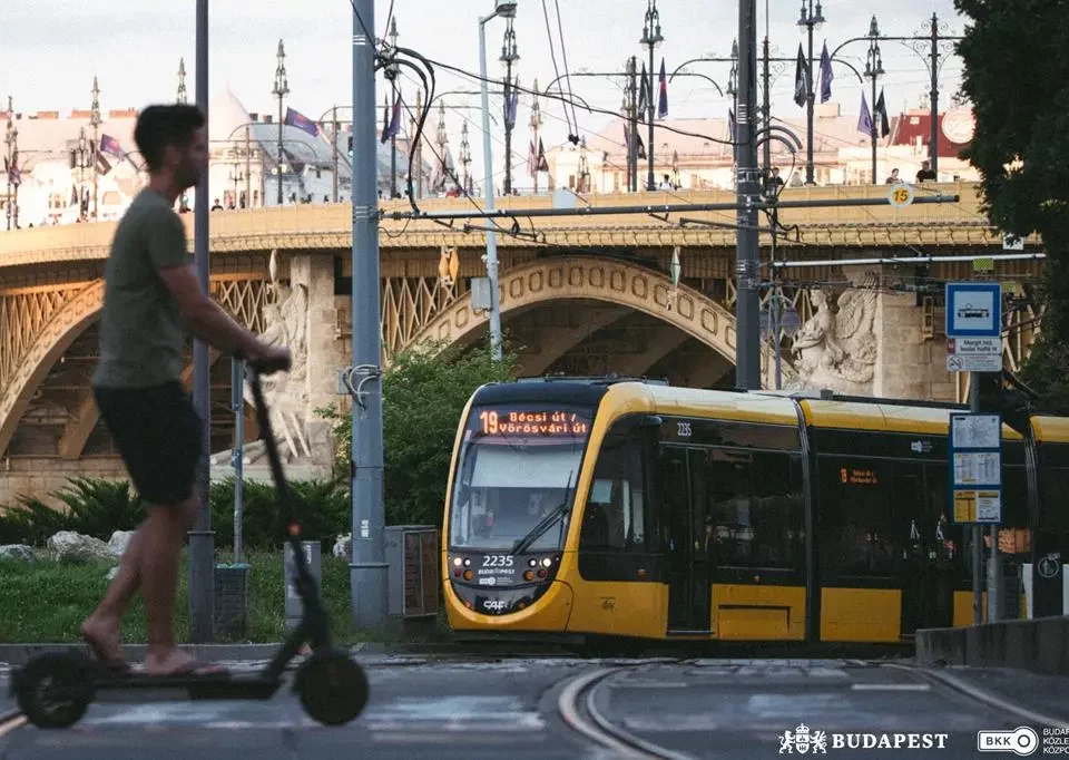 Budapešťská MHD validace jízdenek BKK velikonoční změny jízdního řádu