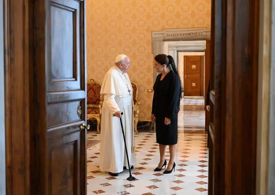 الرئيس المجري-البابا-فرانسيس-روما-_Copy_