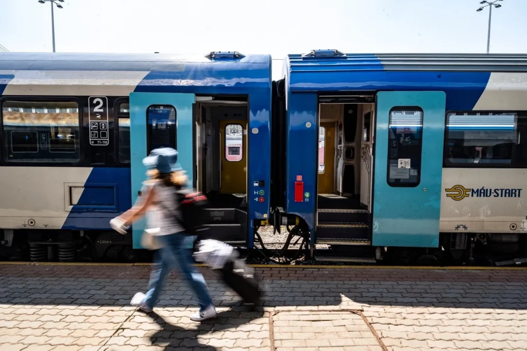 Hungary Budapest-Vienna railway line máv