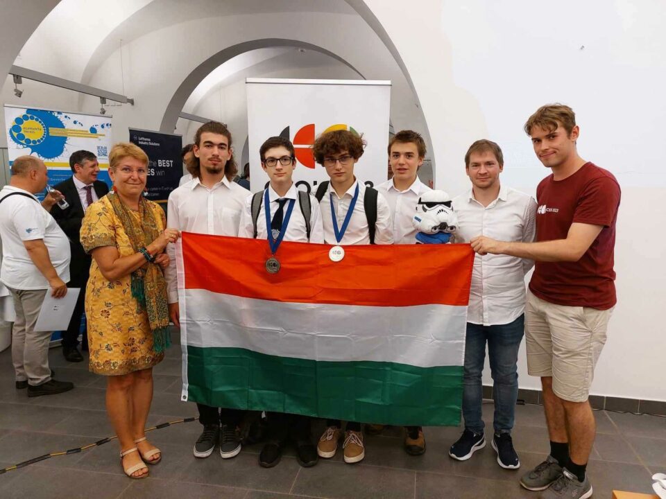 ceoi أولمبياد أوروبا الوسطى للمعلوماتية للطلاب 2023 الفريق المجري