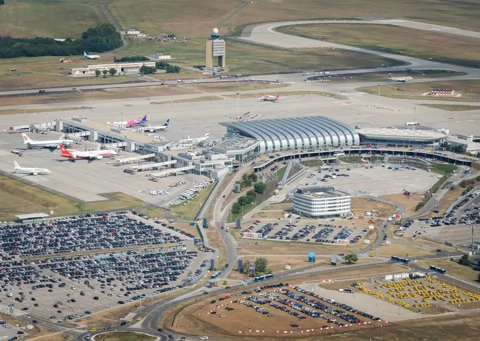 布達佩斯機場跨大西洋航班停車