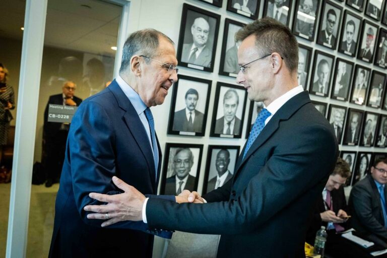 Hungarian foreign minister Péter Szijjártó and Russian Sergei Lavrov