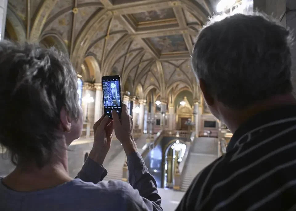 Hungarian parliament tourists