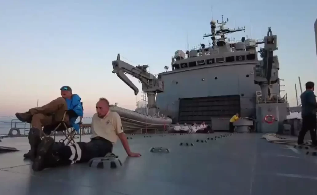 Squadra di soccorso ungherese in mare con aiuti alla Libia