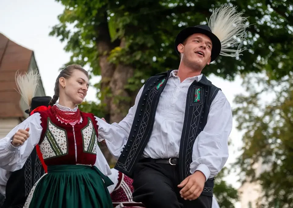 Hungary tradition folk dance (3)