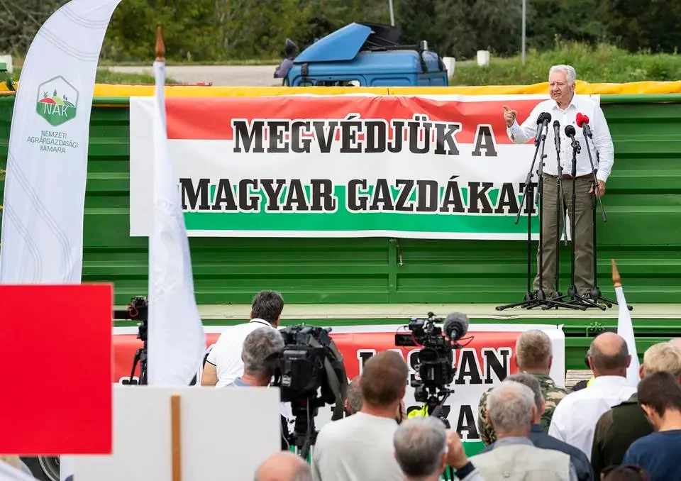 ハンガリーの農民に抗議する
