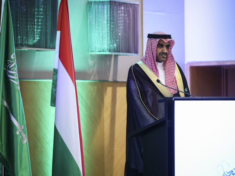 Su Excelencia Ahmed Yahya Al Dagreer, Embajador Adjunto de Arabia Saudita.