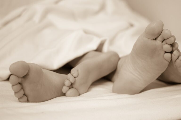 pieds lit relation de sommeil