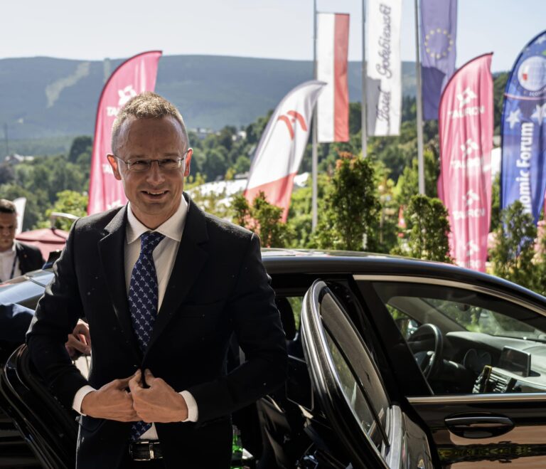 péter szijjártó 在 卡爾帕奇 波蘭
