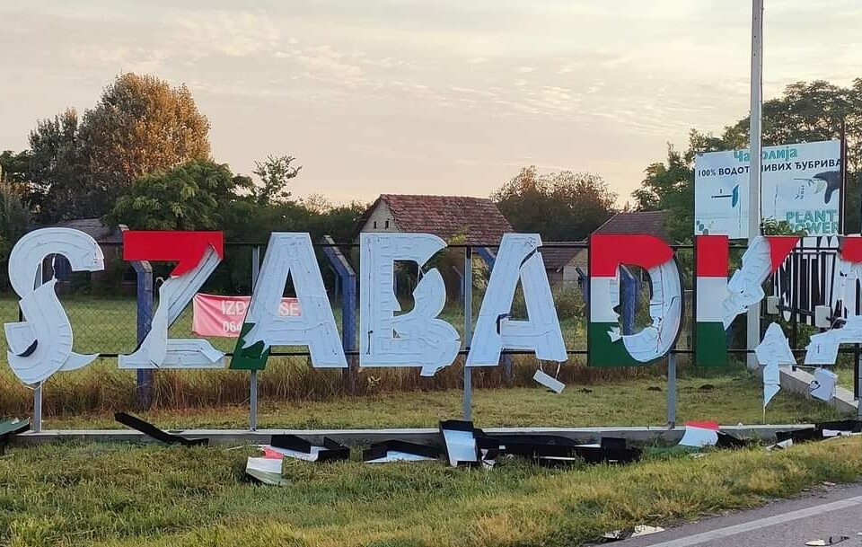 Szabadka ungarisches Schild zerstört Serbien