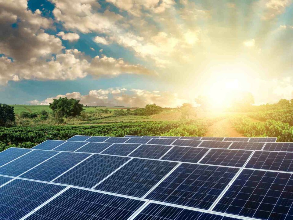 مشروع القانون الجديد قد يثني المجريين عن استخدام الطاقة الشمسية