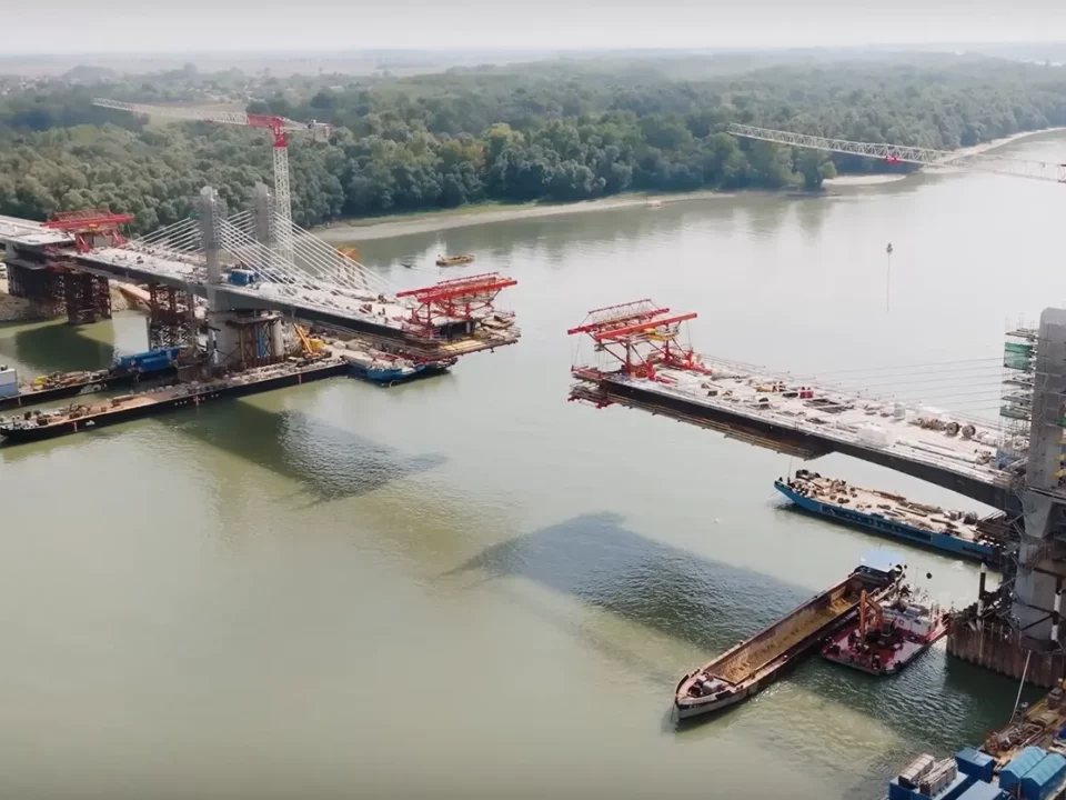 Neue Brücken über die Donau Theiß