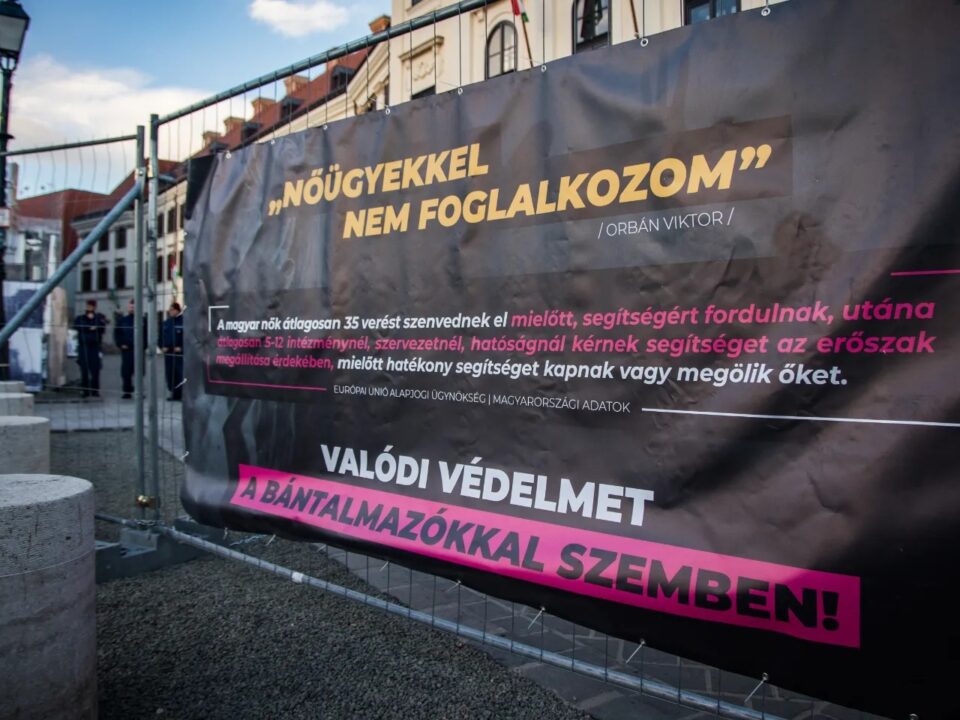 Uctění památky násilí na ženách Budapešť