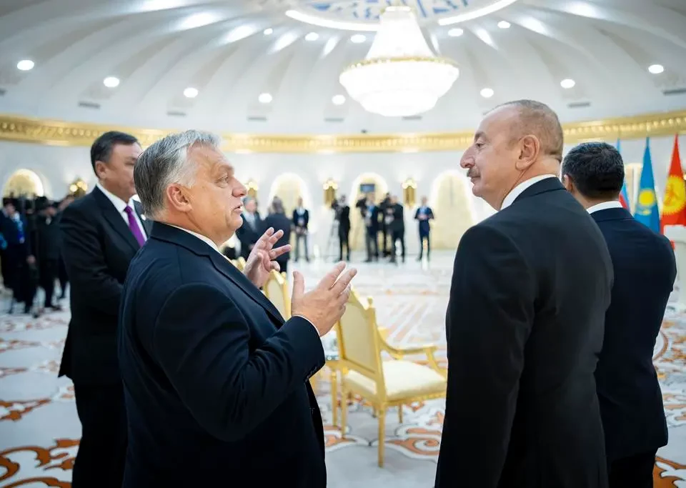 El primer ministro Viktor Orbán y el presidente de Azerbaiyán, Ilham Aliyev
