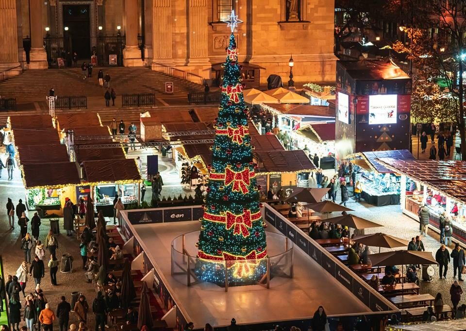布达佩斯降临节巴西利卡圣诞市场