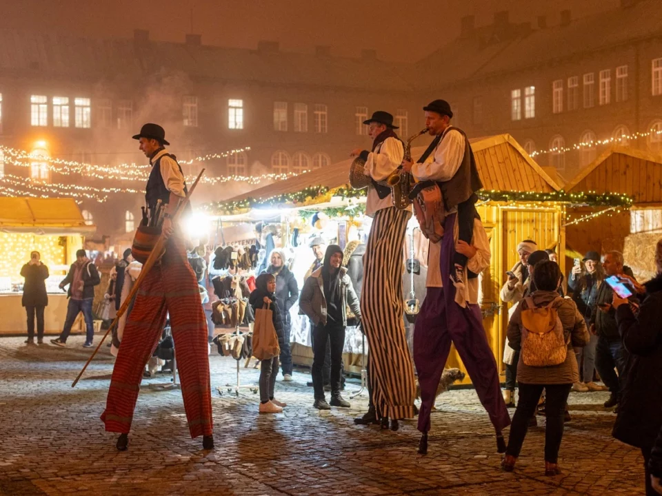 Вот красивая и экономичная рождественская ярмарка в Венгрии.