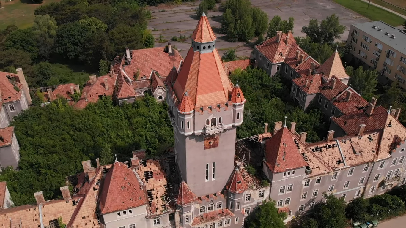 Hajmáskér military base