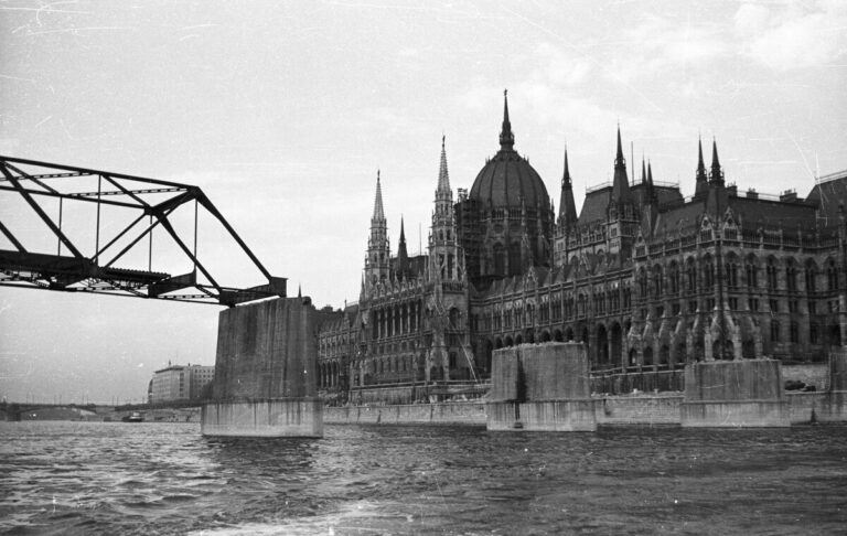 Kossuth bridge Parliament