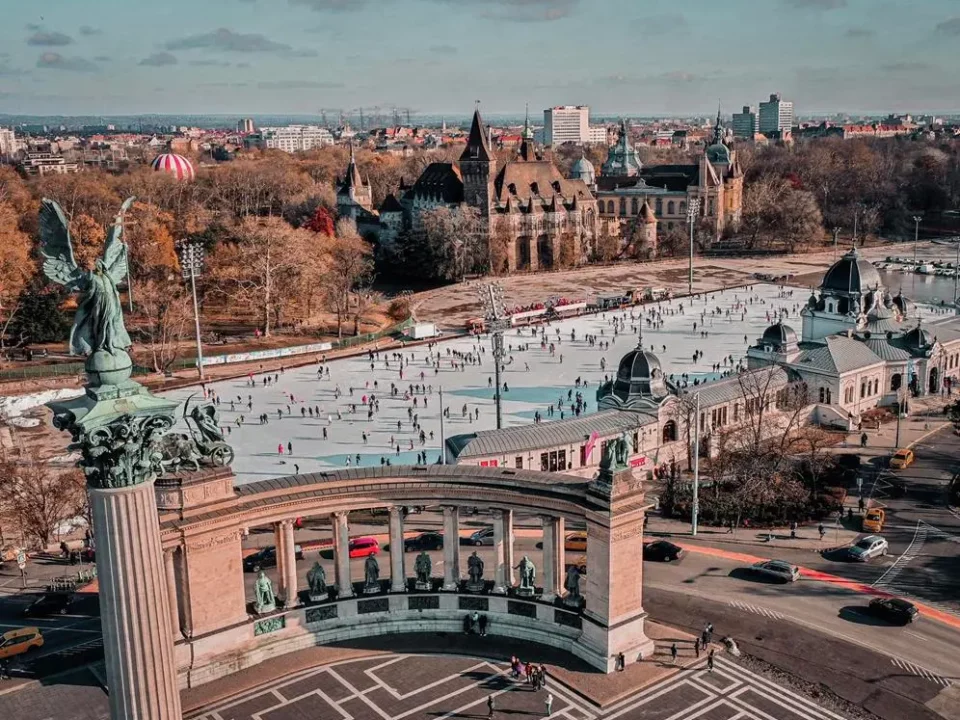 Les superbes patinoires en plein air de Budapest resteront ouvertes dans les semaines à venir (Copie)