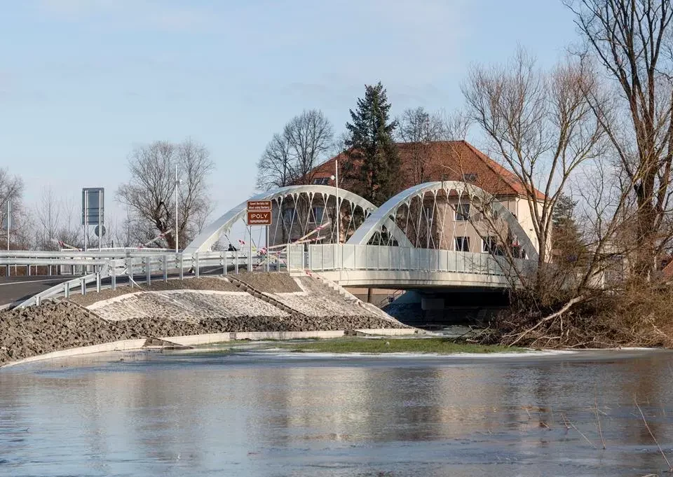 Nouveau pont Ipoly vers la Slovaquie