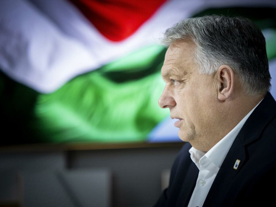 Orbán maďarská vlajka