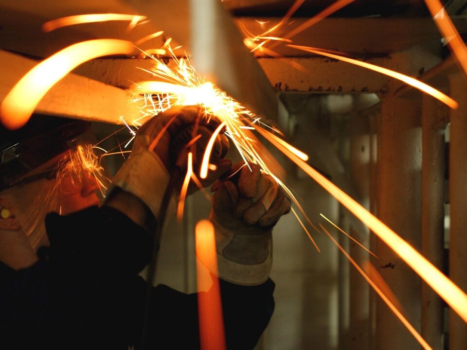 Зростання ВВП - робітник металургійного заводу