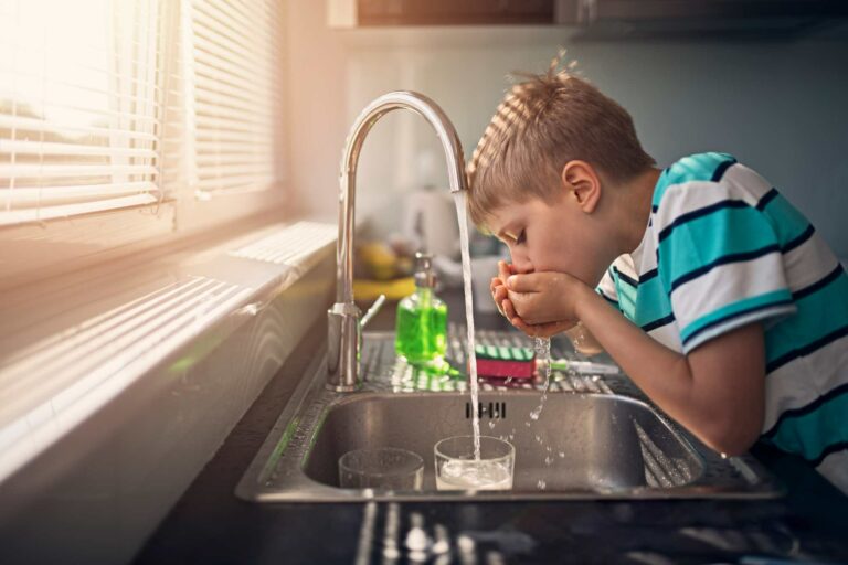 Attention! Drinking tap water in certain areas of Hungary is dangerous