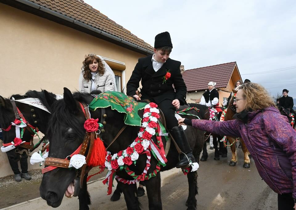 Carnival procession in Ürmös Transylvania what happened (Copy)